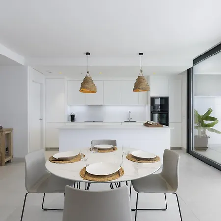 Exclusive With Garden In Higueron Apartment