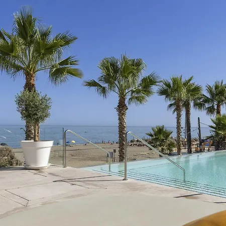 Exlusive With Garden In Higueron Fuengirola