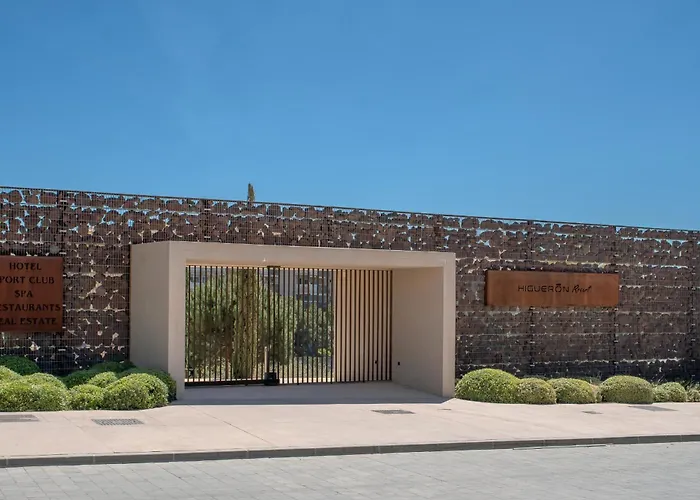 Exlusive With Garden In Higueron Apartment