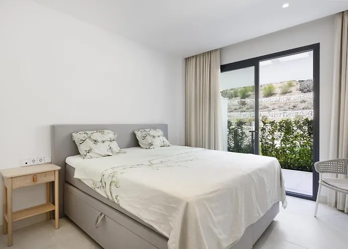 Exlusive With Garden In Higueron Apartment *