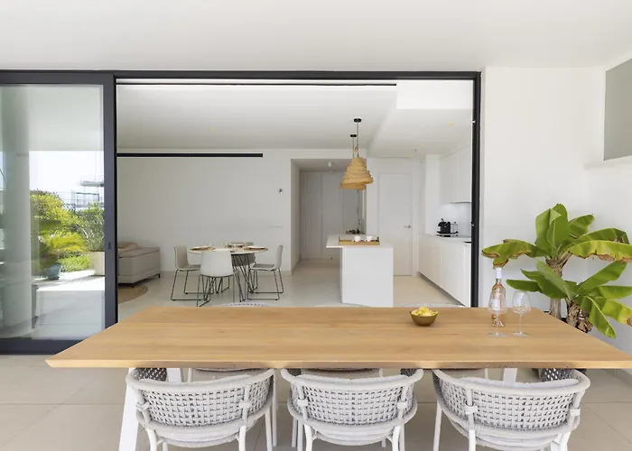 Exlusive With Garden In Higueron Apartment