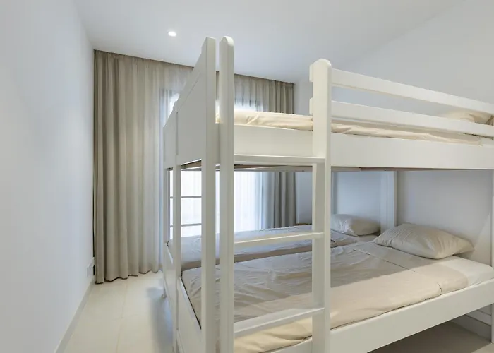 Exlusive With Garden In Higueron Fuengirola