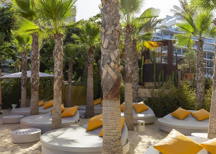 Exlusive With Garden In Higueron Fuengirola